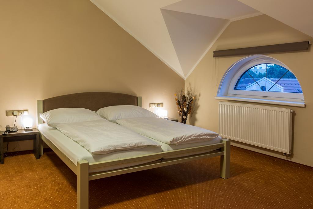 Hotel Luznice Plana nad Luznici Экстерьер фото