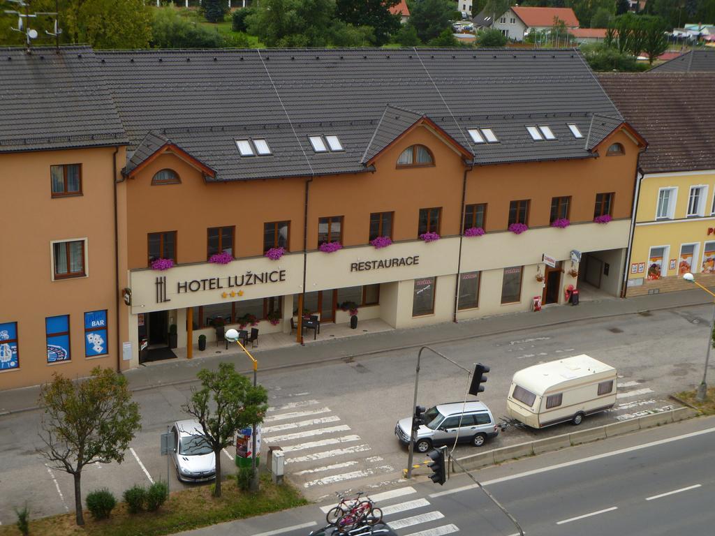 Hotel Luznice Plana nad Luznici Экстерьер фото